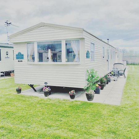 Static Caravan Marine Holiday Park Rhyl Buitenkant foto